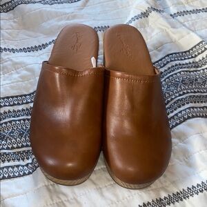 Universal Threads Women's Clogs